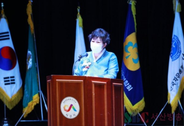23일 서산시여성단체협의회 제15대 박상춘 회장이 취임사하는 장면.JPG